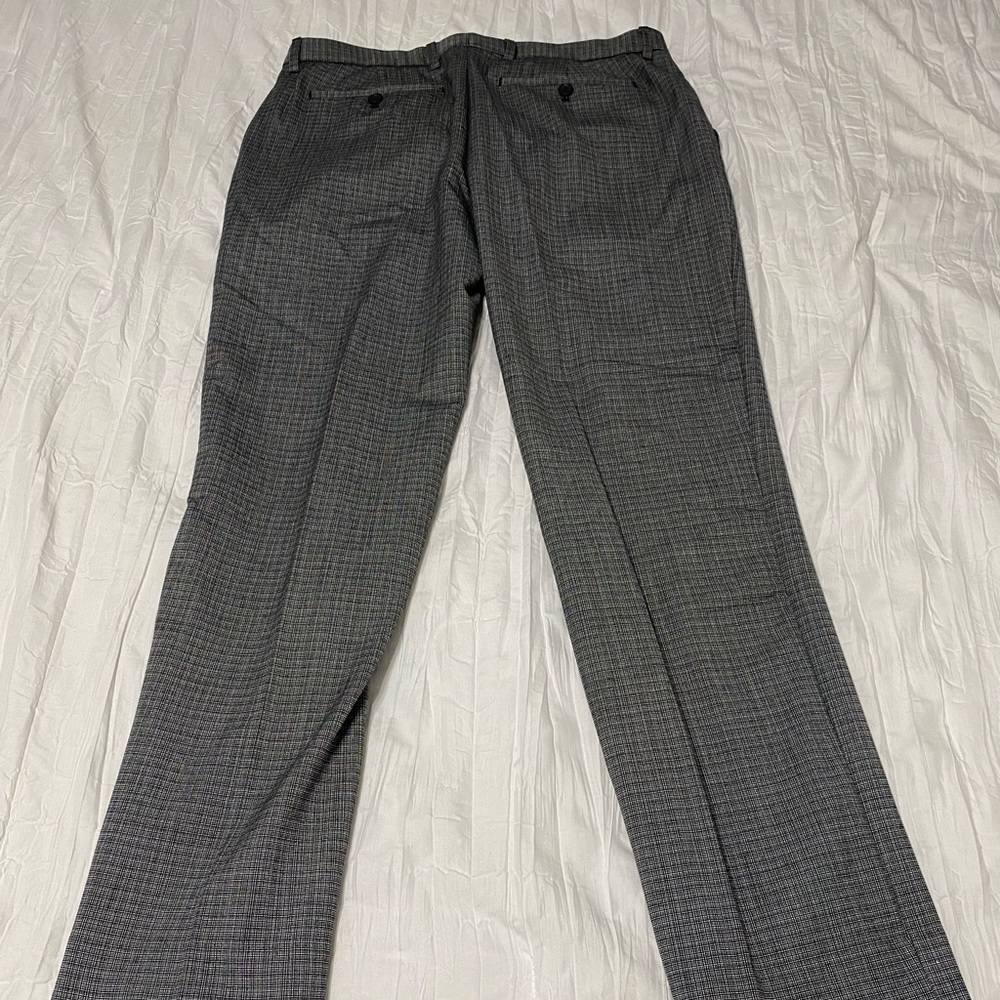 NEW WITH TAGS. BANANA REPUBLIC DRESS PANTS 32x30. GREY PATTERN